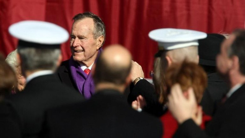 George HW Bush Akan Pilih Hillary Clinton dalam Pilpres AS